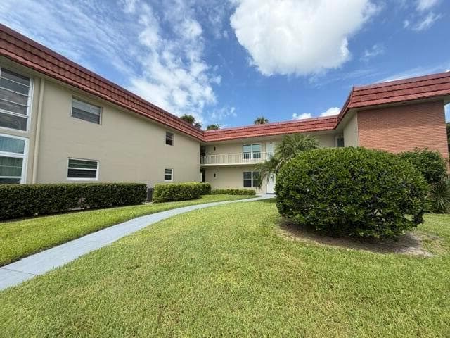 16 Vista Palm Lane # 105, Vero Beach, FL 32962