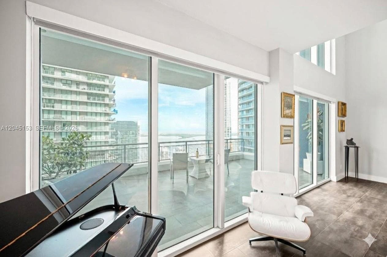 60 SW 13th St # 4002, Miami, FL 33130 photo 2