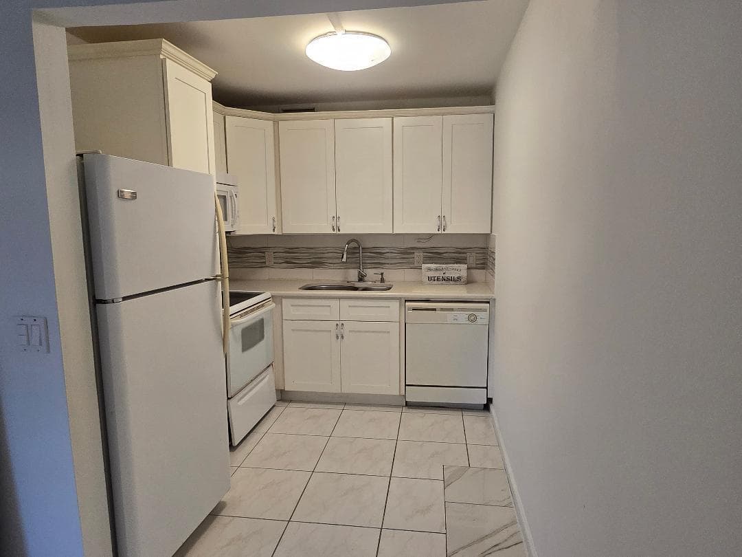227 Kent N, West Palm Beach, FL 33417 photo 3