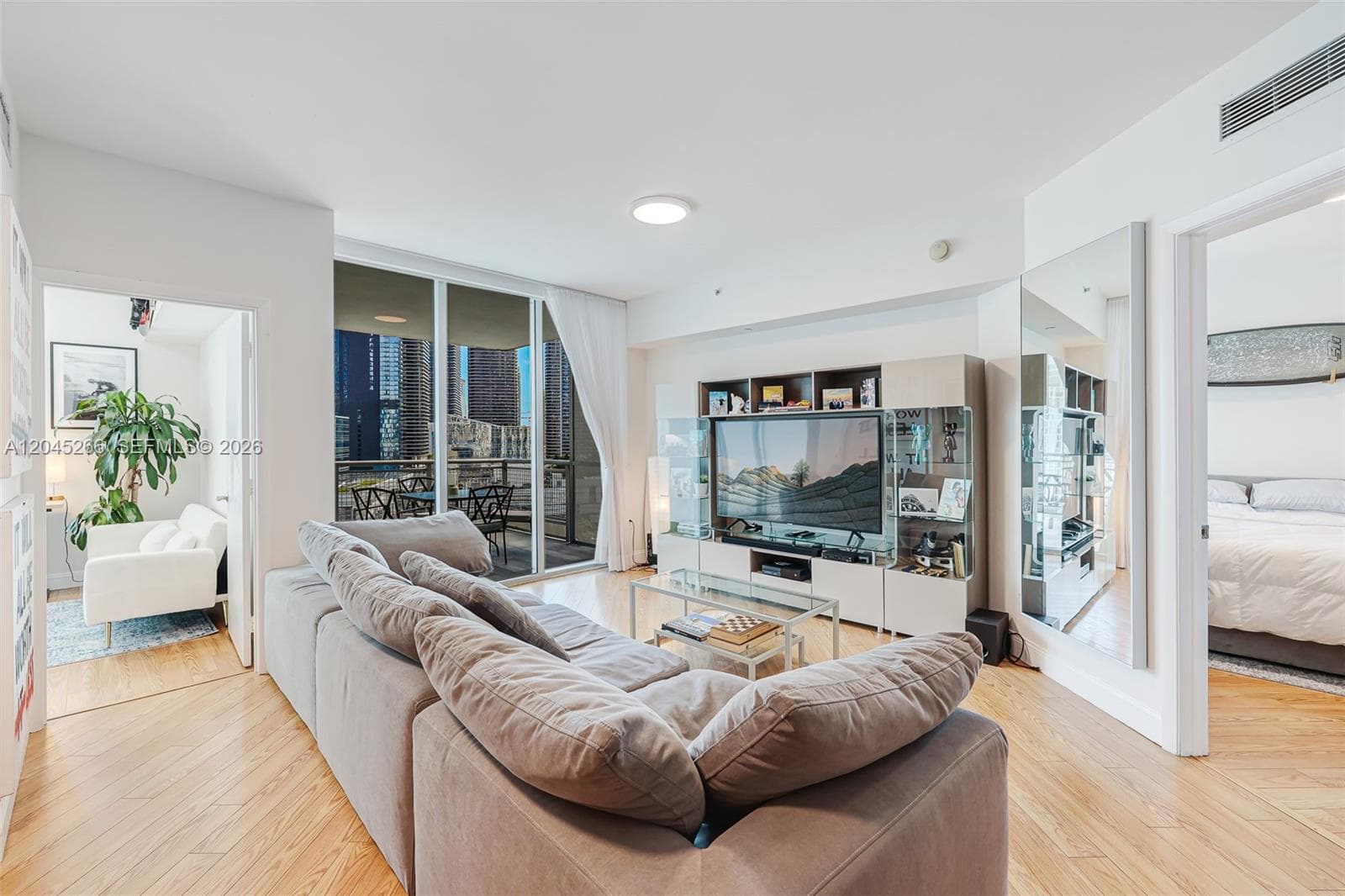 350 S Miami Ave # 2104, Miami, FL 33130 photo 2