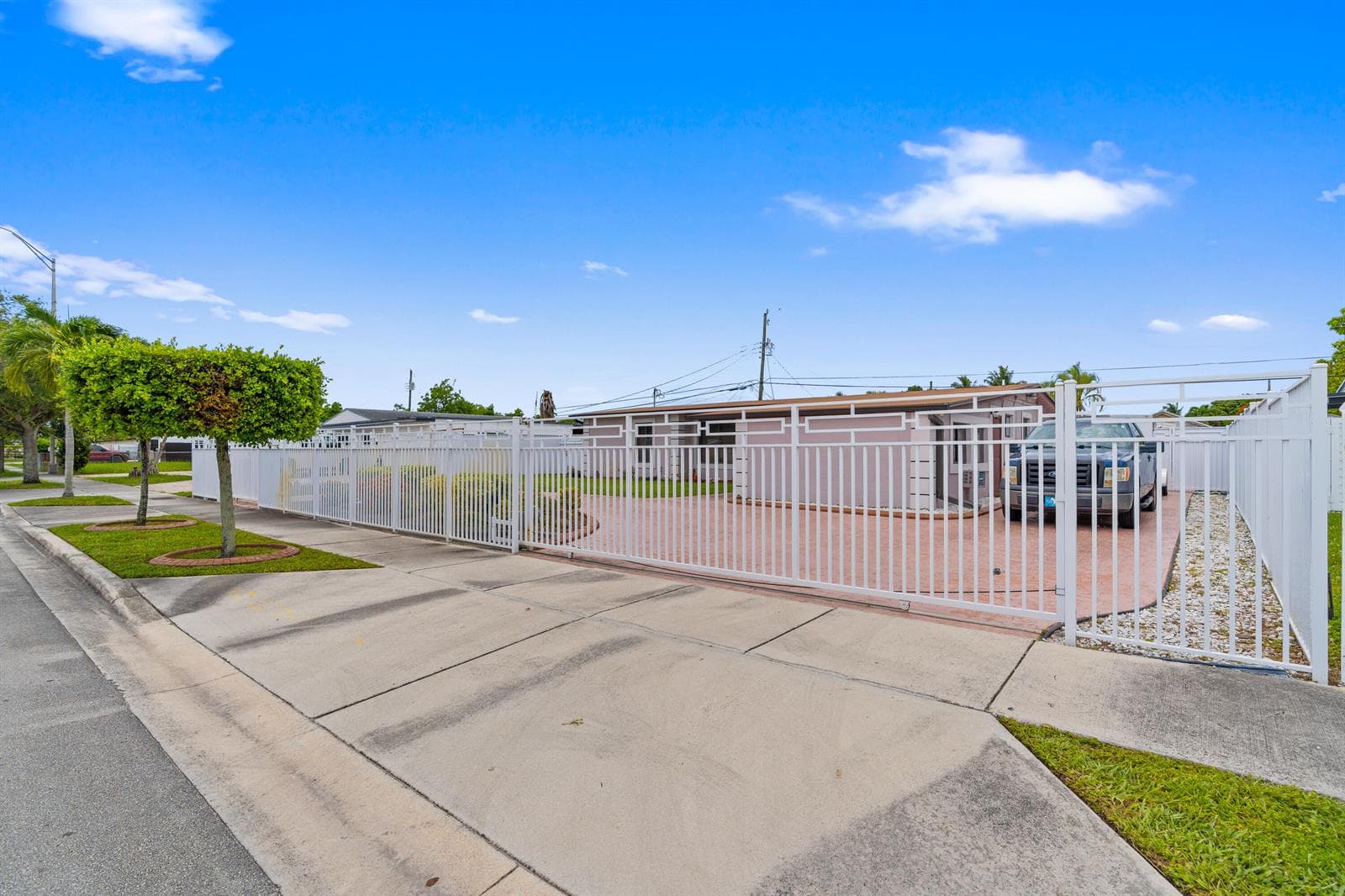 6160 W 14th Avenue, Hialeah, FL 33012 photo 2