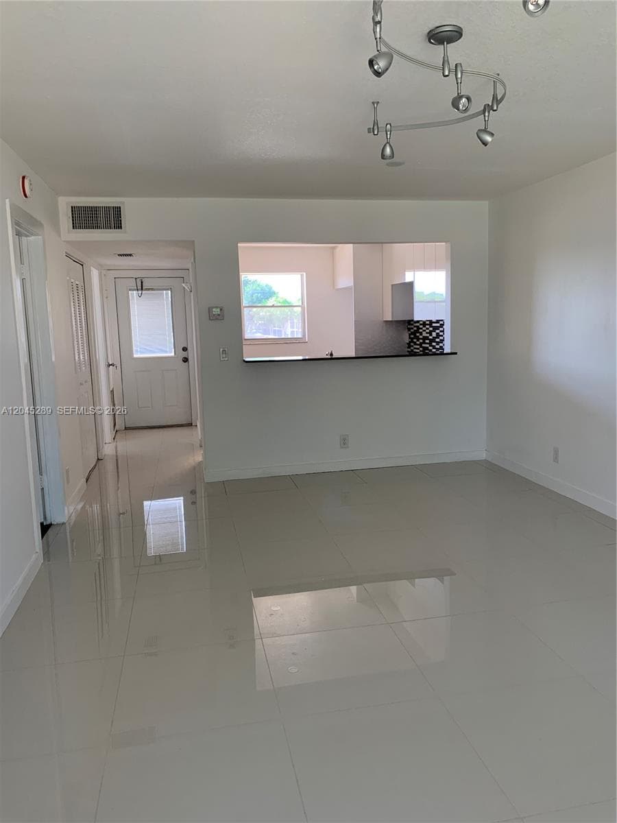 201 Berkley Rd # 204, Hollywood, FL 33024 photo 3