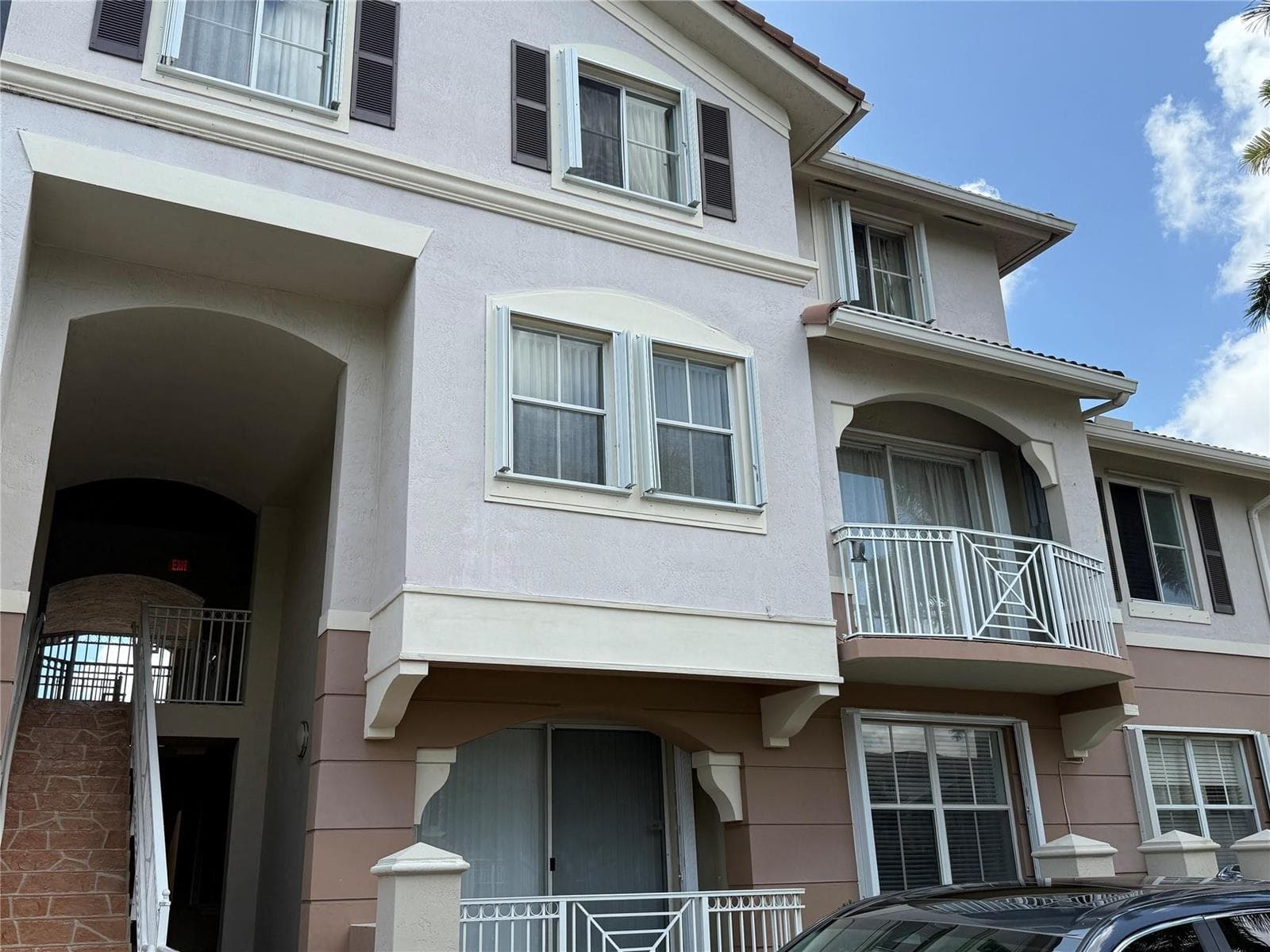 8930 W Flagler Street # 215, Miami, FL 33174