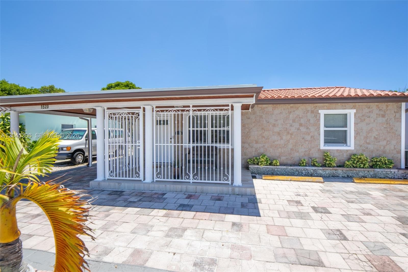 1520 N Andrews Ave, Fort Lauderdale, FL 33311 photo 2