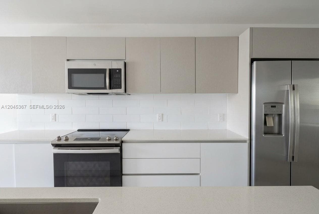 2535 NE 193rd St # 3104, Miami, FL 33180 photo 2