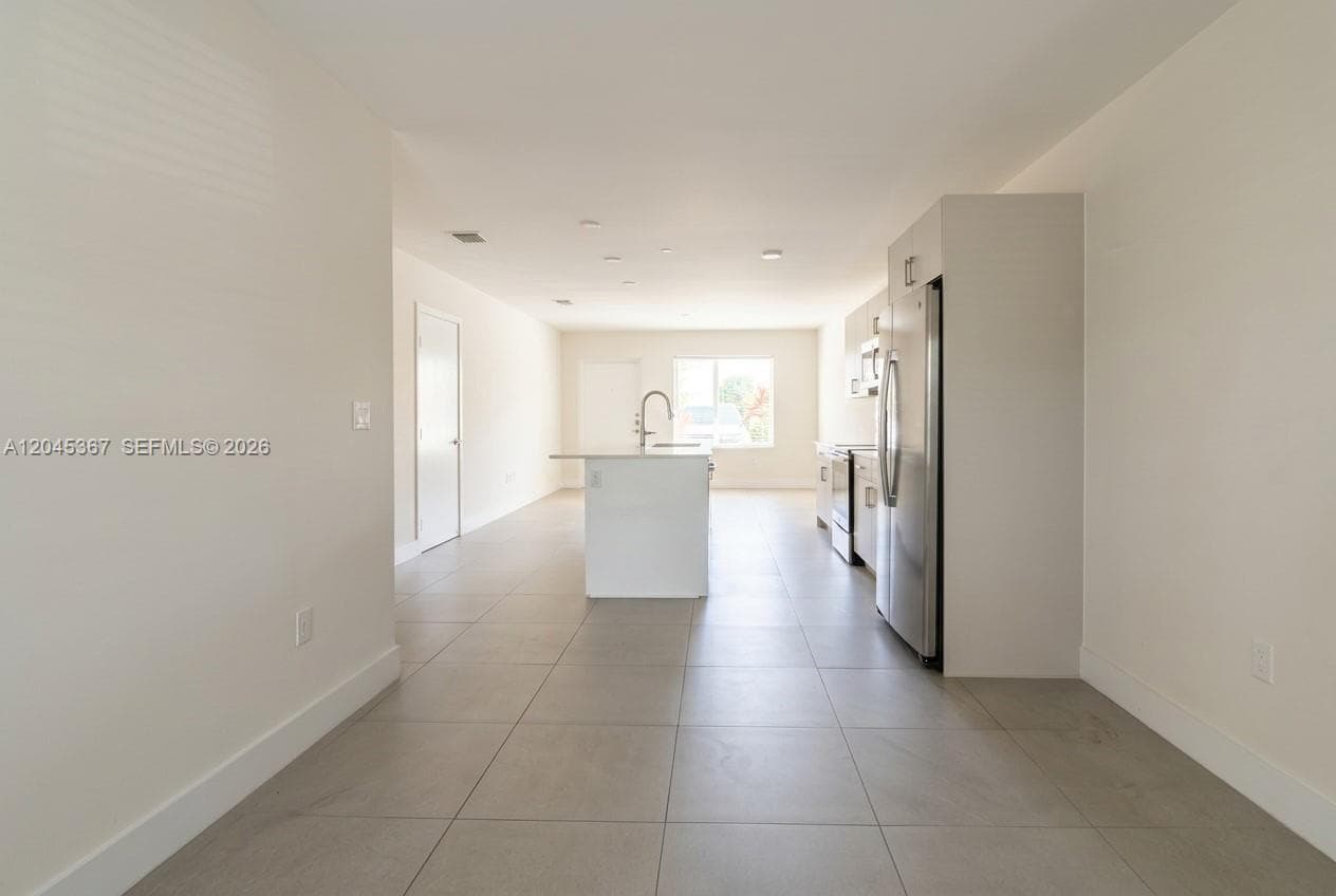 2535 NE 193rd St # 3104, Miami, FL 33180 photo 4