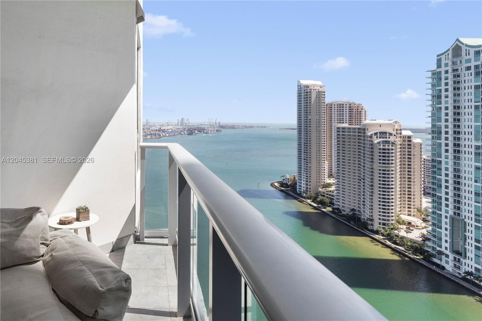 300 S Biscayne Blvd # T-2806, Miami, FL 33131 photo 2