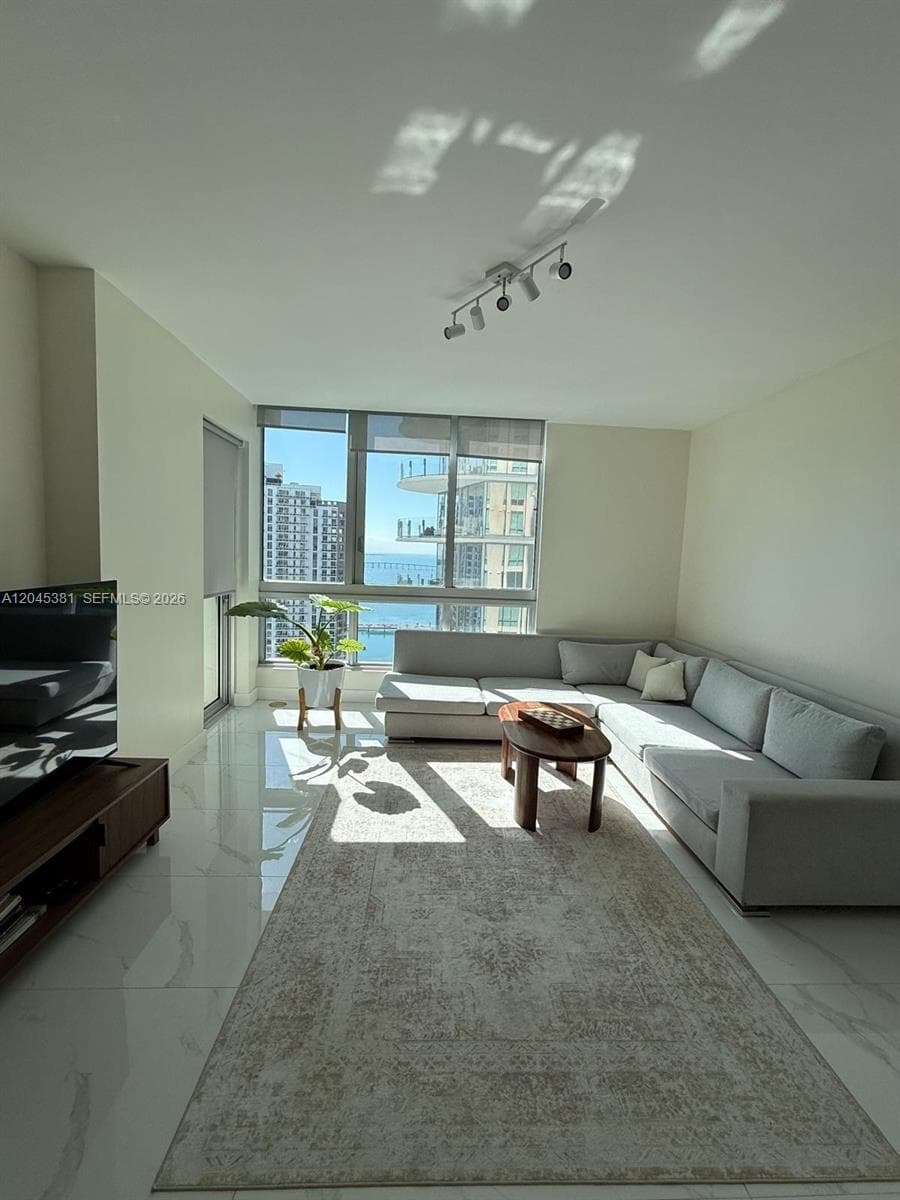 300 S Biscayne Blvd # T-2806, Miami, FL 33131 photo 5
