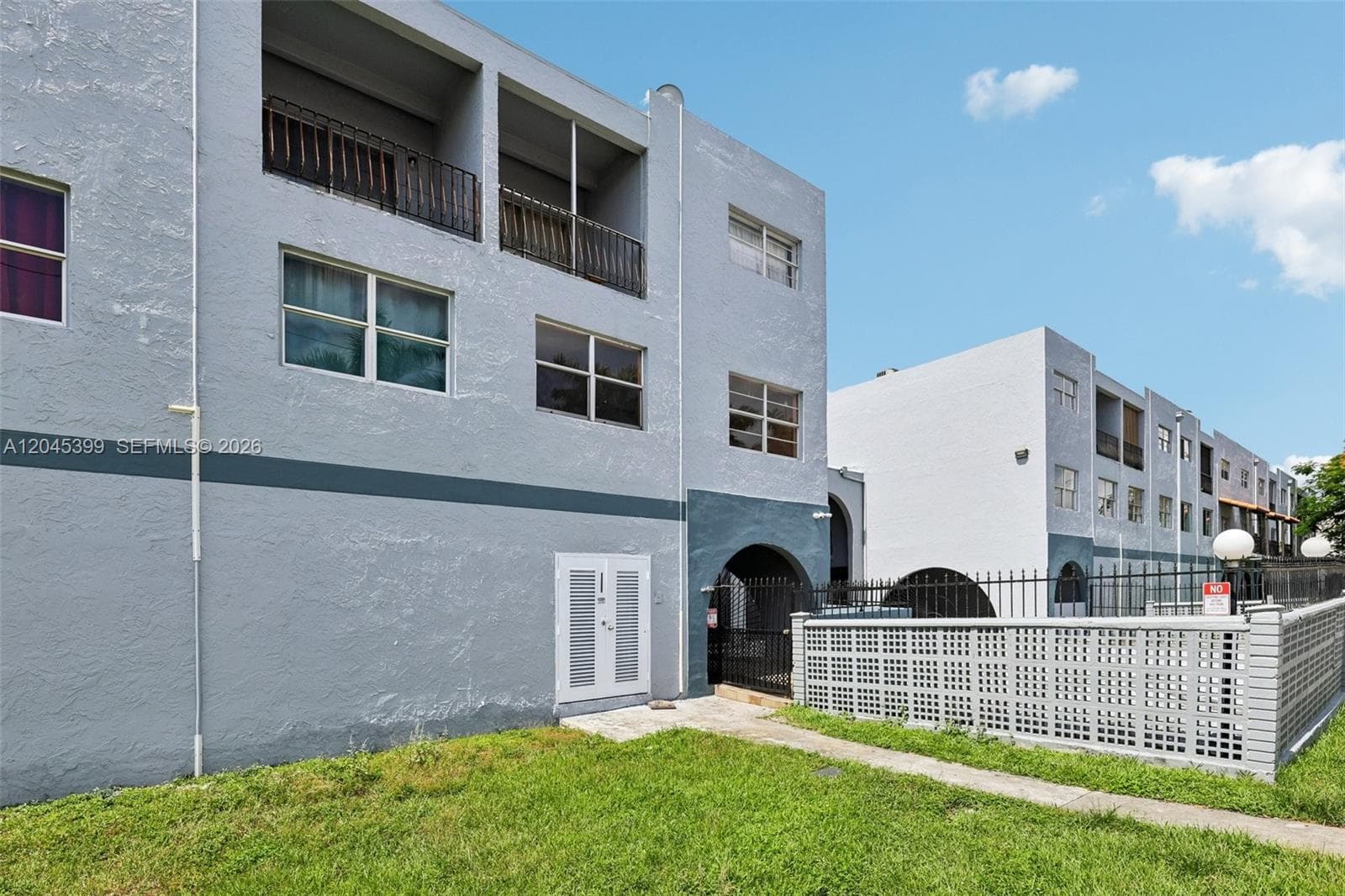 1300 W 53rd St # 25, Hialeah, FL 33012 photo 2