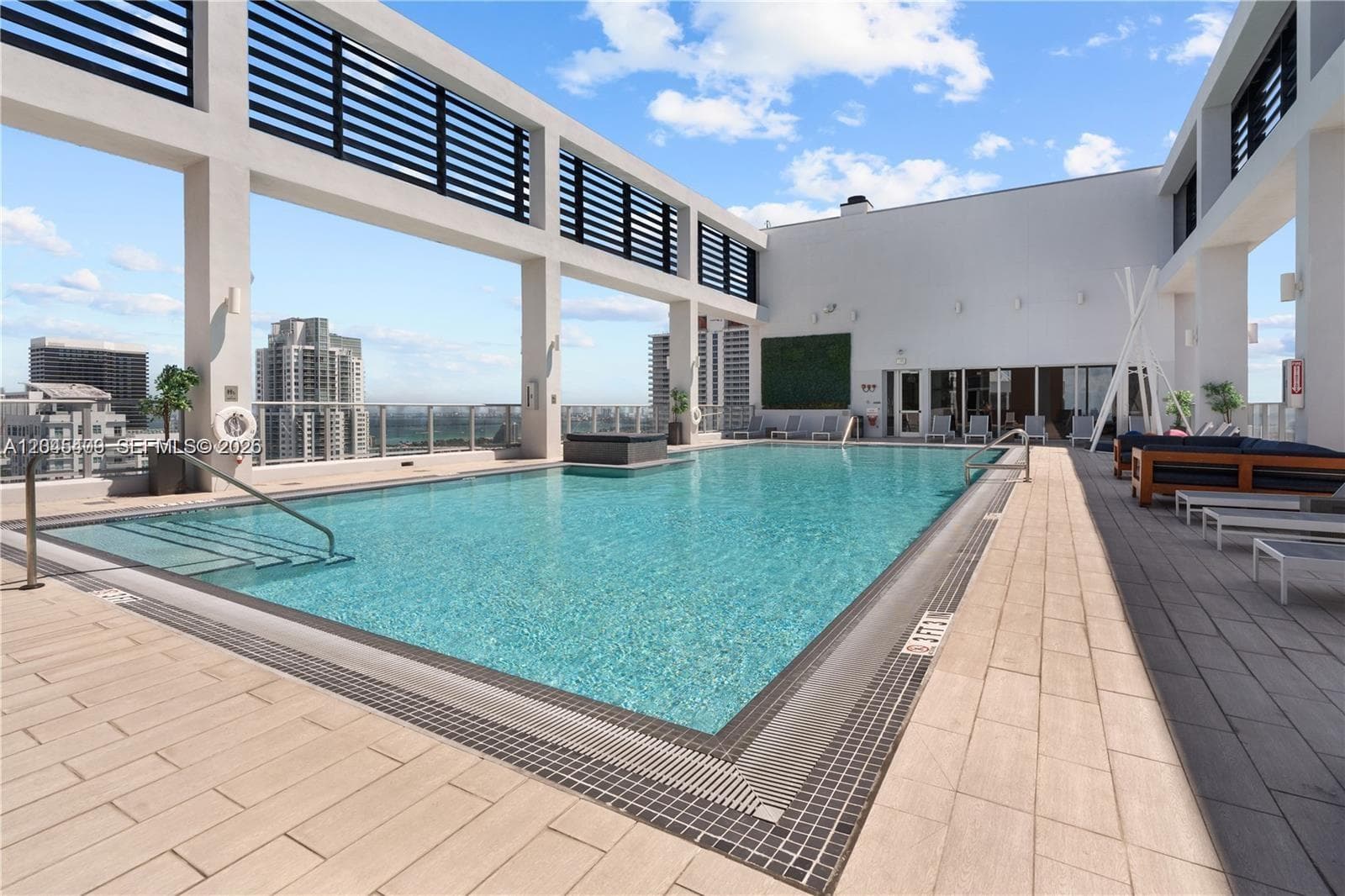 151 SE 1st St # 1402, Miami, FL 33131