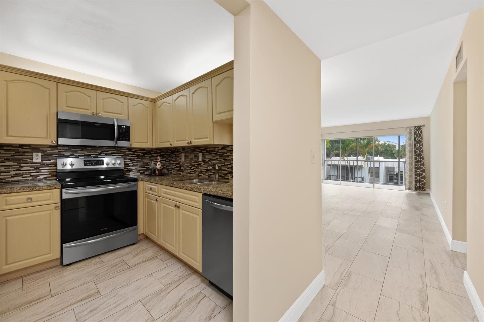 483 N Pine Island Road # C304, Plantation, FL 33324 photo 2