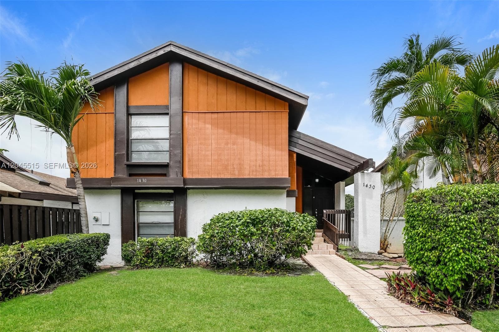 1430 W Sandpiper Cir, Pembroke Pines, FL 33026