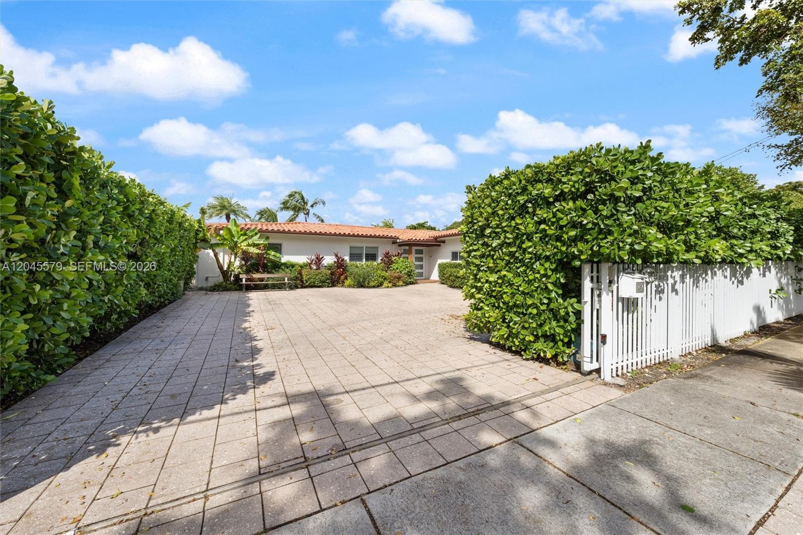 12944 Banyan Rd, North Miami, FL 33181 photo 2