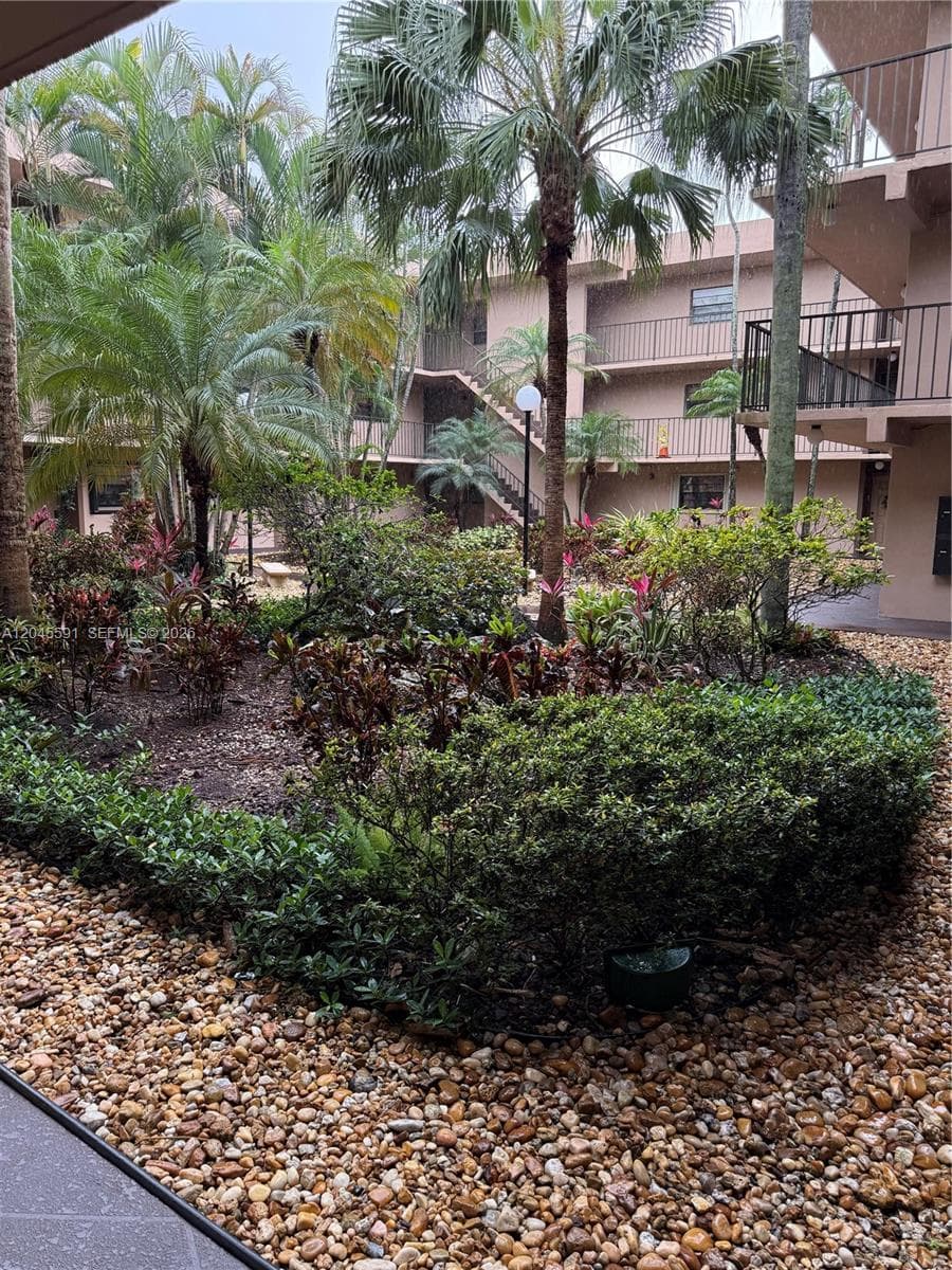 10975 SW 107th St # 302, Miami, FL 33176
