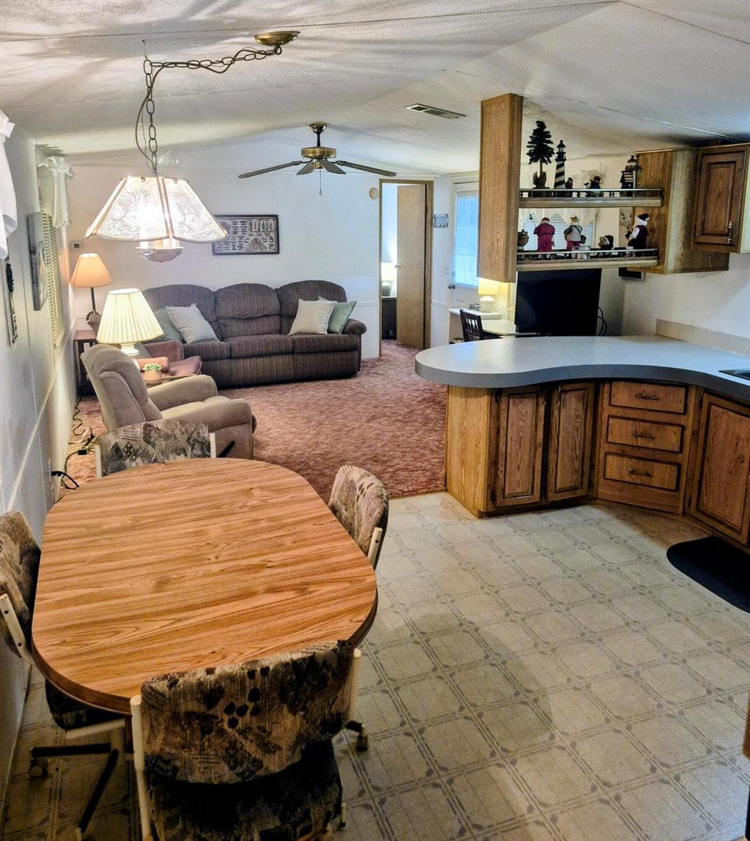 1066 Peach Lane, Okeechobee, FL 34974