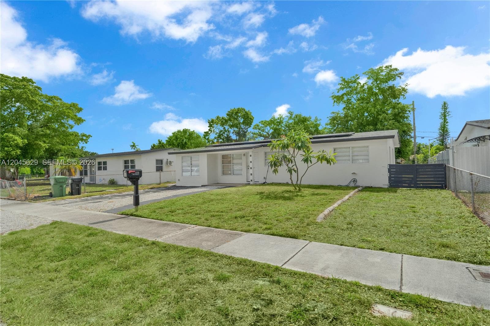 1016 SW 22nd Ter, Fort Lauderdale, FL 33312 photo 2