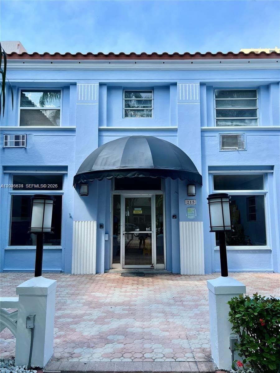 215 30th St # 22, Miami Beach, FL 33140