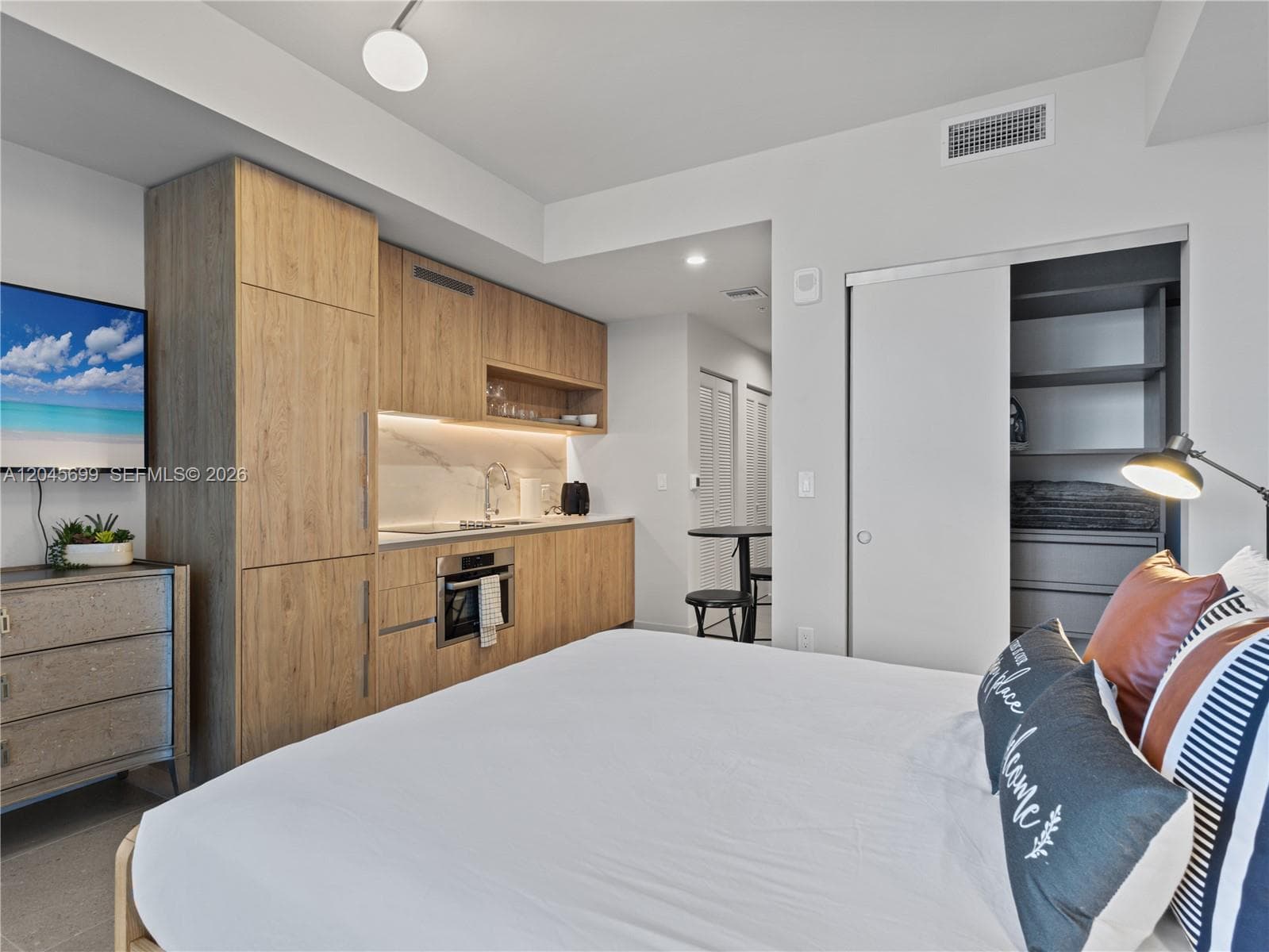 11 NE 6th St # 2102, Miami, FL 33132 photo 4