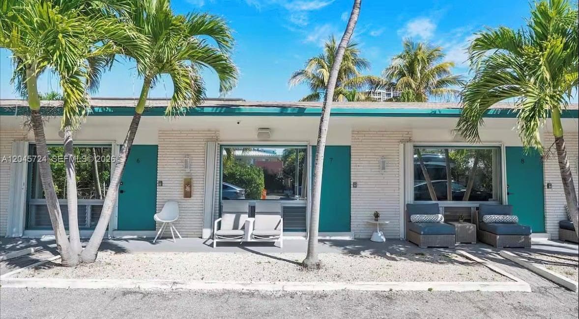 333 Palm St, Hollywood, FL 33019 photo 2