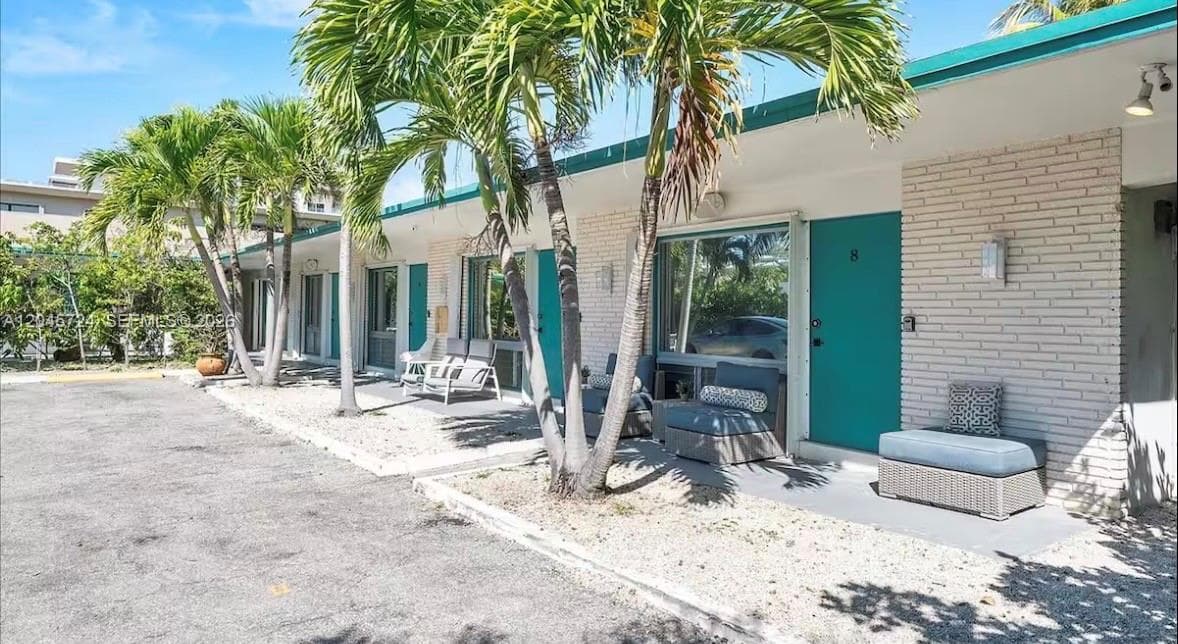 333 Palm St, Hollywood, FL 33019