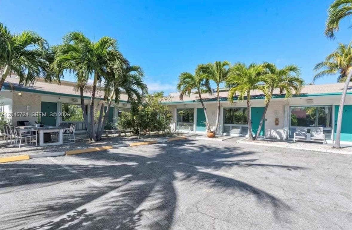 333 Palm St, Hollywood, FL 33019 photo 5