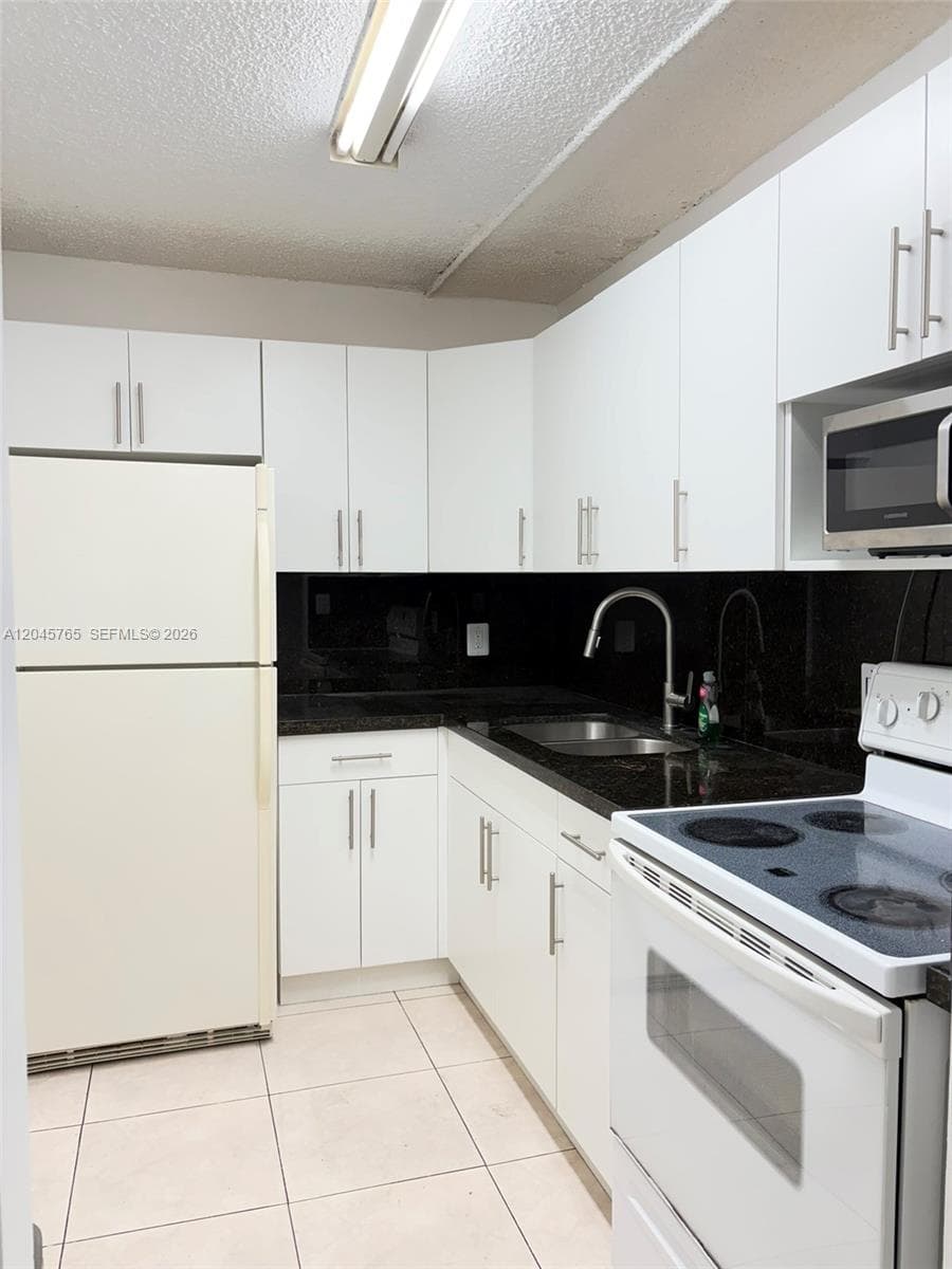 8411 NW 8th St # 206, Miami, FL 33126 photo 3
