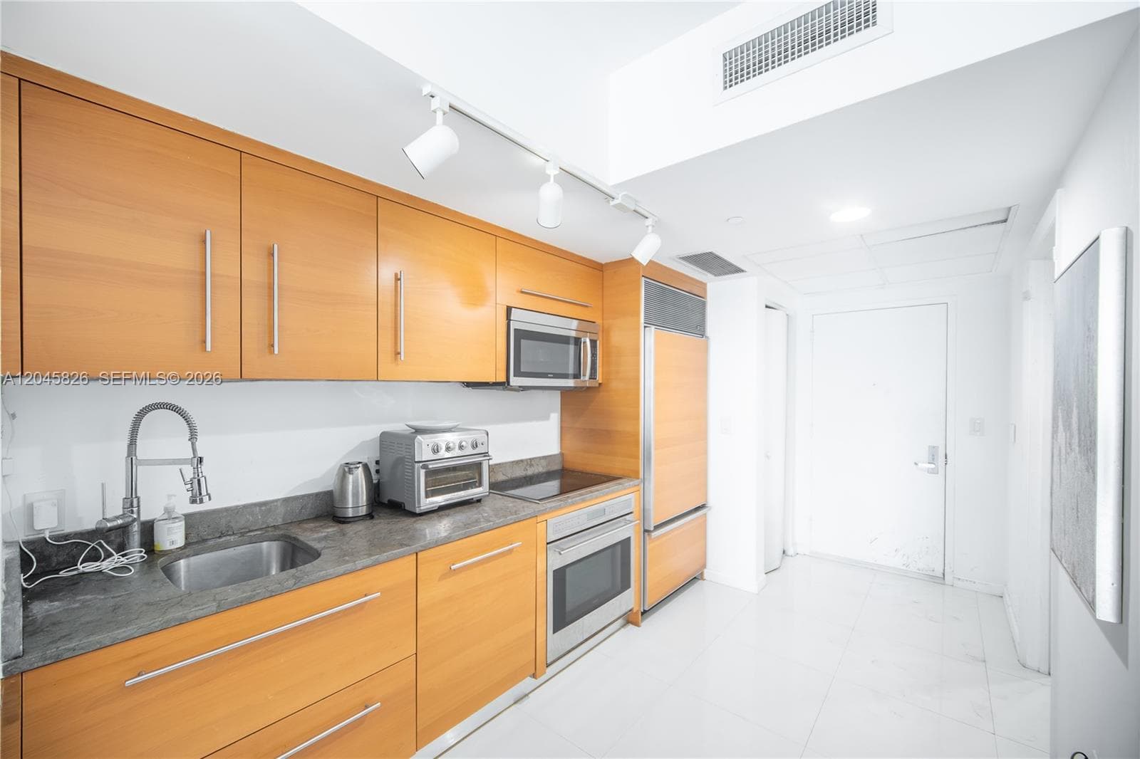 475 Brickell Ave # 2010, Miami, FL 33131 photo 2