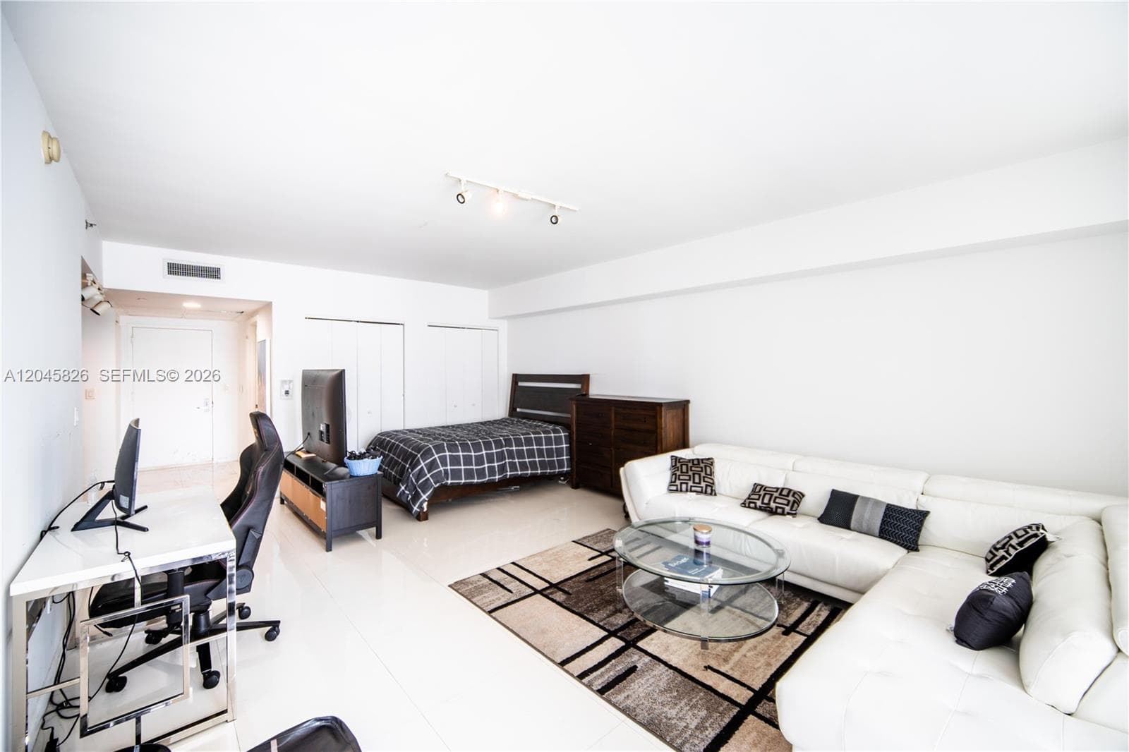 475 Brickell Ave # 2010, Miami, FL 33131 photo 3
