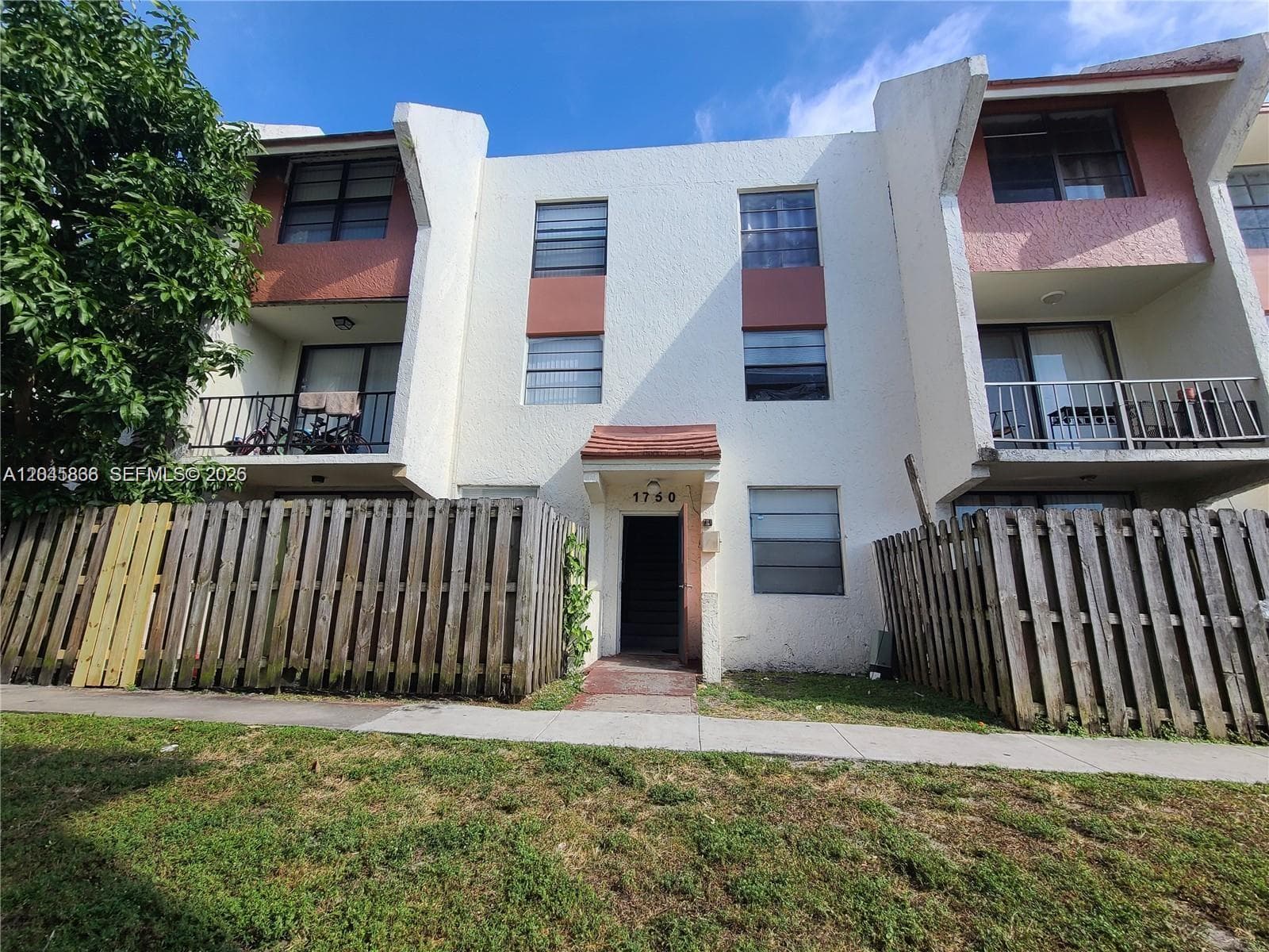 1750 NW 55th Ave # 103, Lauderhill, FL 33313
