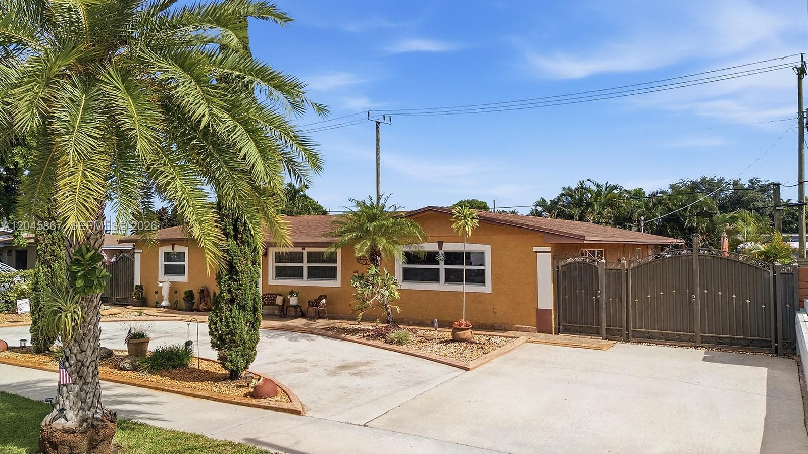 7858 NW 171st St, Hialeah, FL 33015 photo 2