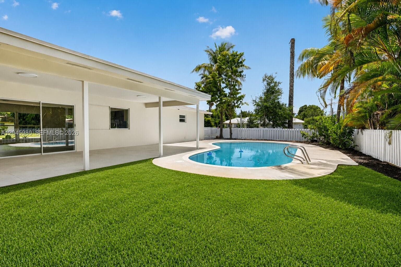 7040 NW 8th Ct, Plantation, FL 33317 photo 2