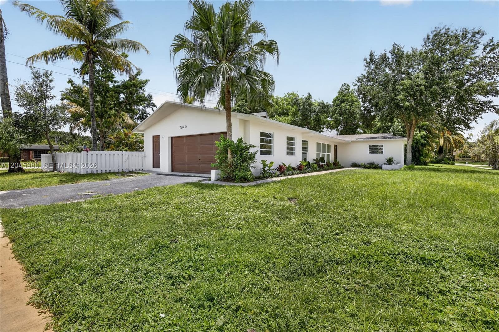 7040 NW 8th Ct, Plantation, FL 33317 photo 3