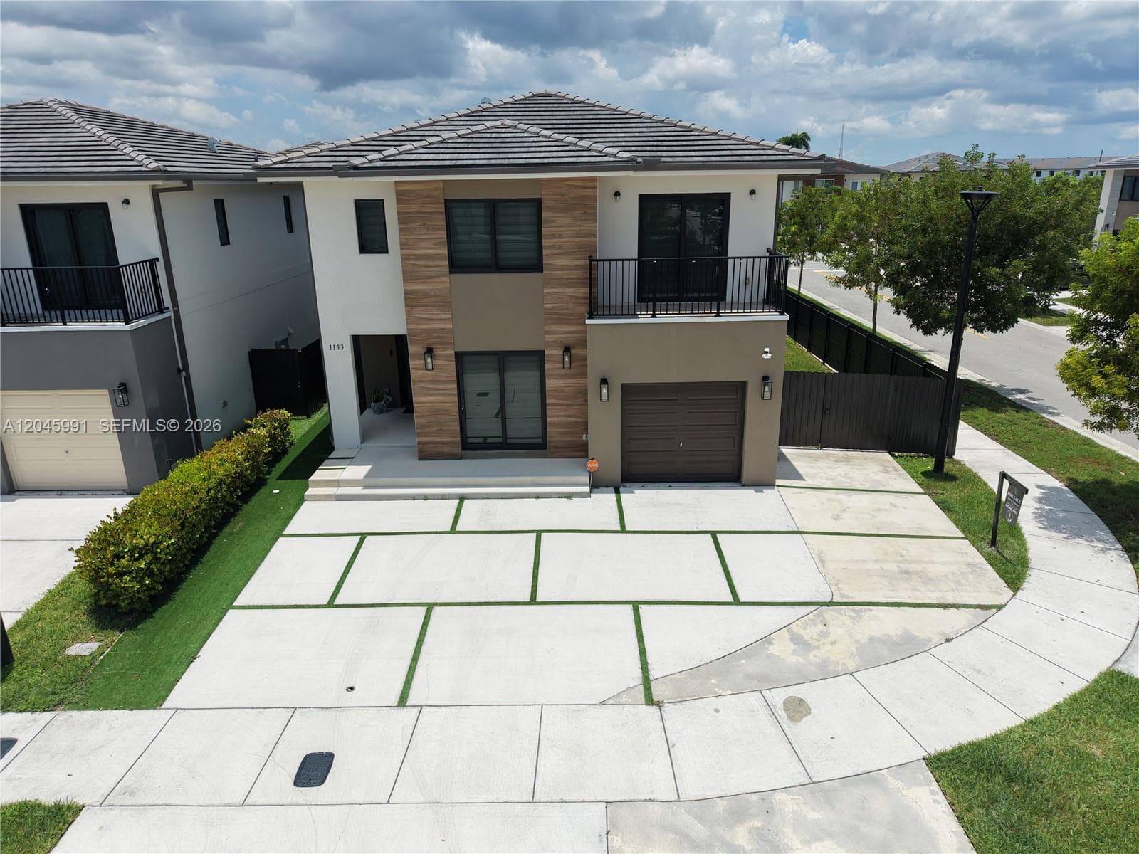 1183 NW 2nd St, Florida City, FL 33034 photo 2