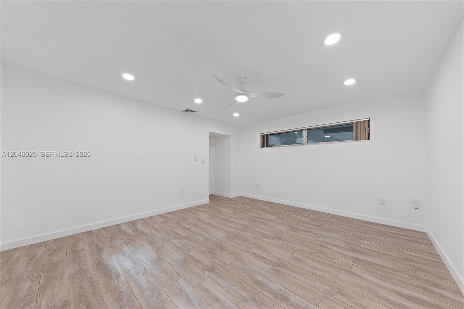 945 NE 176th St, Miami, FL 33162 photo 3