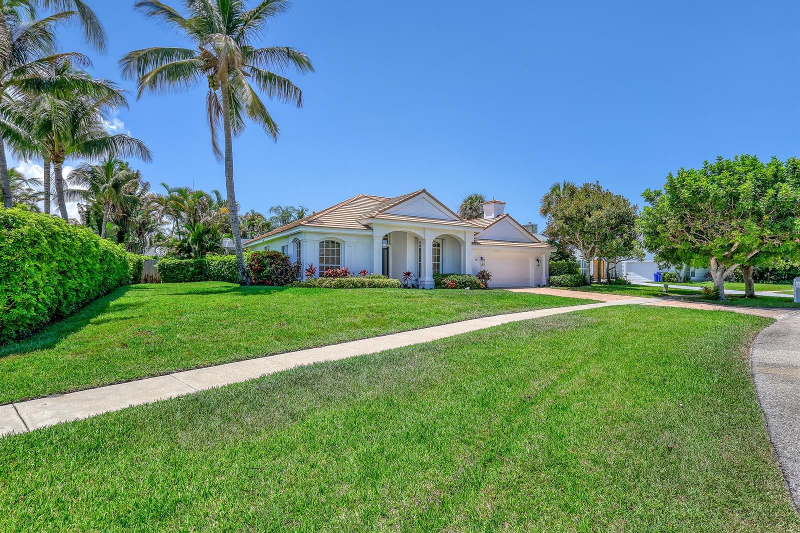 121 Olympus Way, Jupiter, FL 33477 photo 2