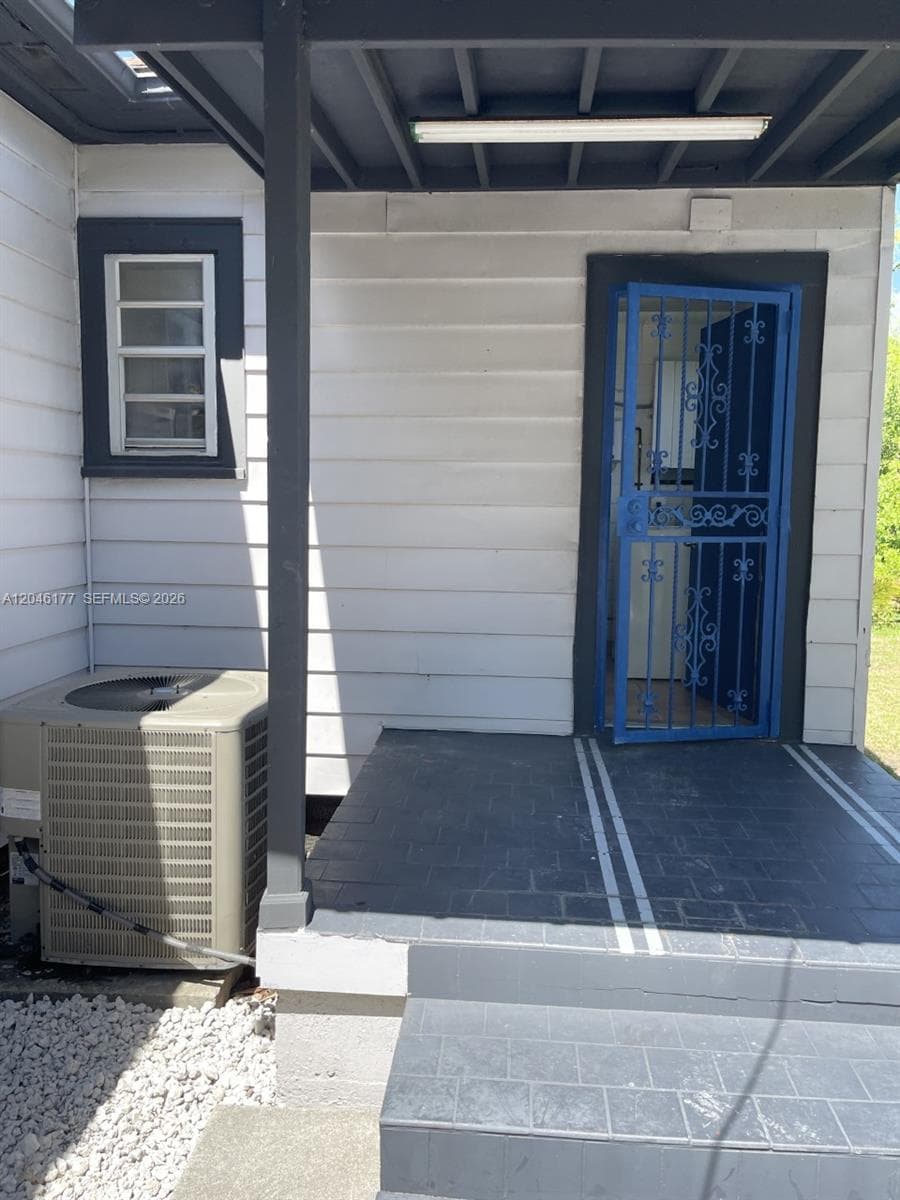 3665 SW 15th St, Miami, FL 33145 photo 4