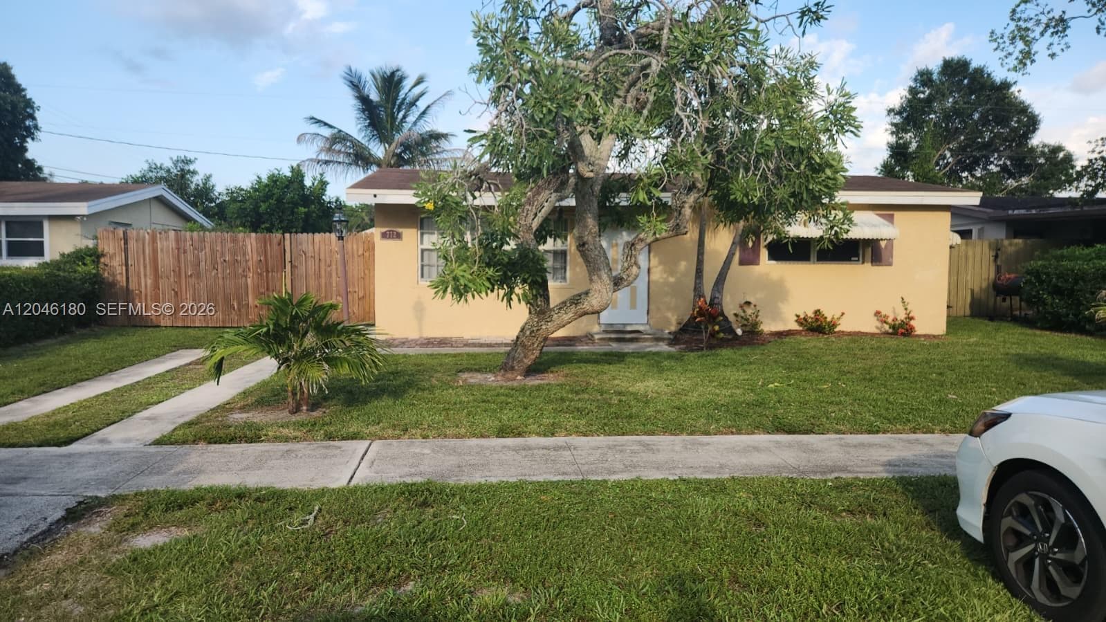 772 Gardenia Dr, Royal Palm Beach, FL 33411