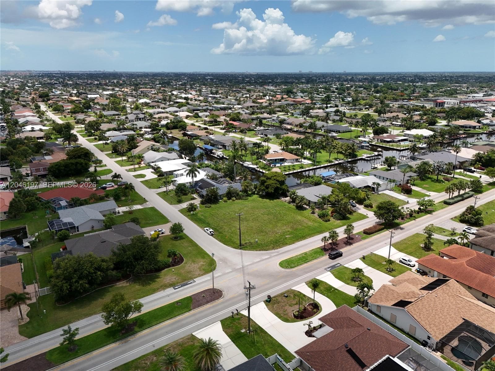 2014 EVEREST PKWY, Cape Coral, FL 33904 photo 2