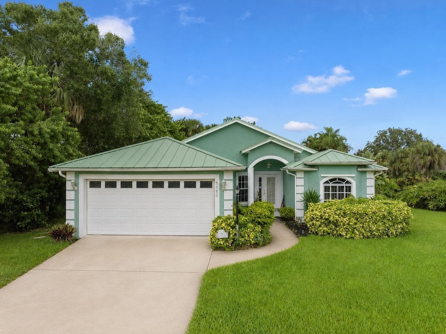 5850 39th Ln Lane, Vero Beach, FL 32966