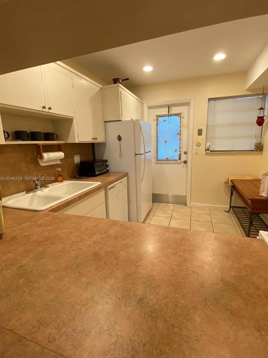 330 SE 2nd St # 403F, Hallandale Beach, FL 33009 photo 2
