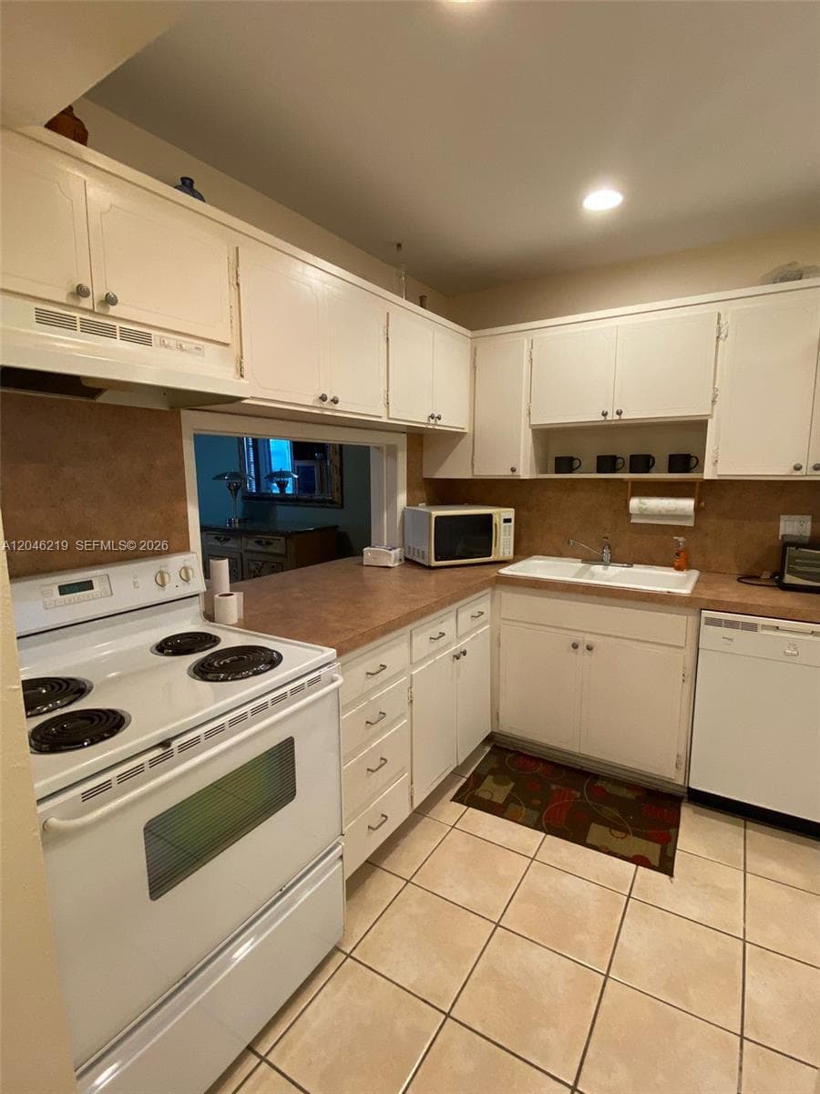 330 SE 2nd St # 403F, Hallandale Beach, FL 33009 photo 3