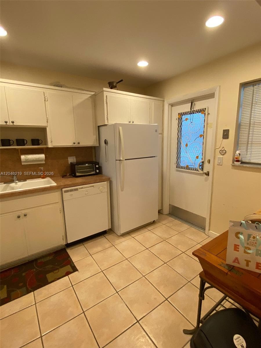 330 SE 2nd St # 403F, Hallandale Beach, FL 33009 photo 4