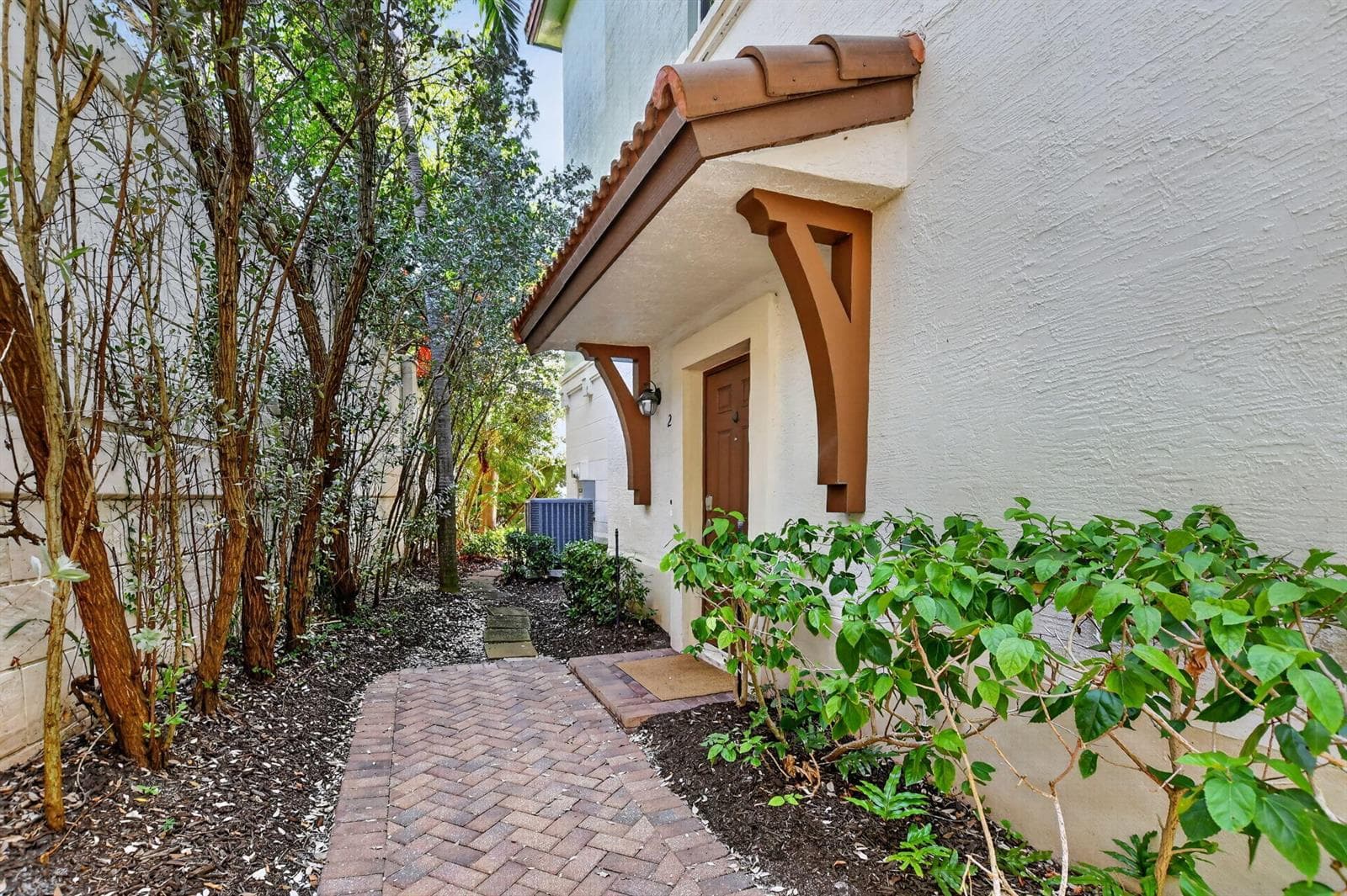 27 NW Hawthorne Place, Boca Raton, FL 33432 photo 2