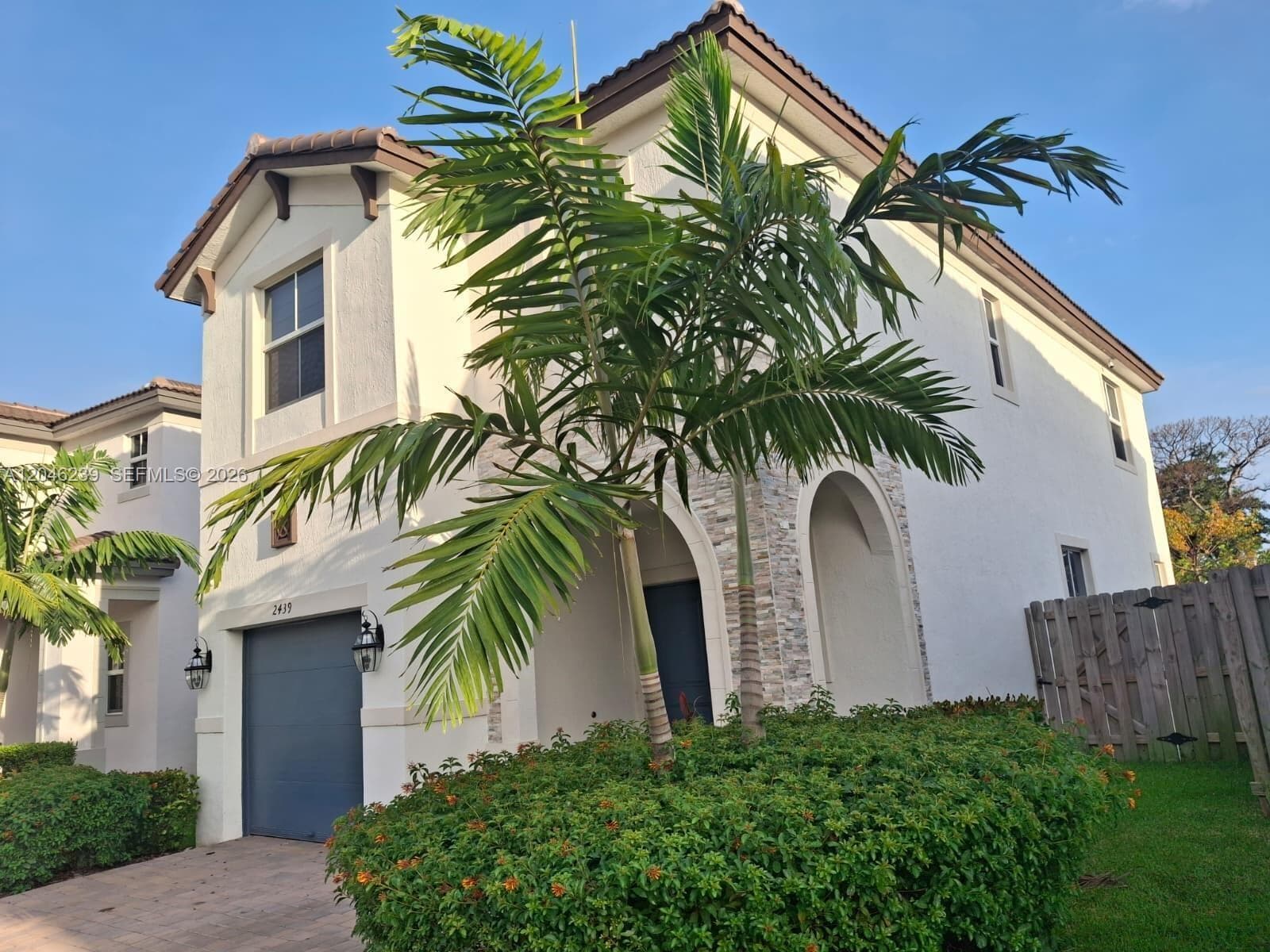 2439 NW 131st Cir, Miami, FL 33167 photo 2