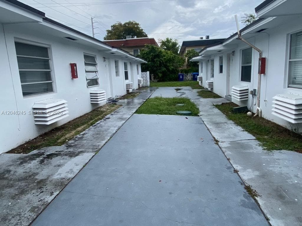 16120 NE 19th Pl # 3, North Miami Beach, FL 33162 photo 2