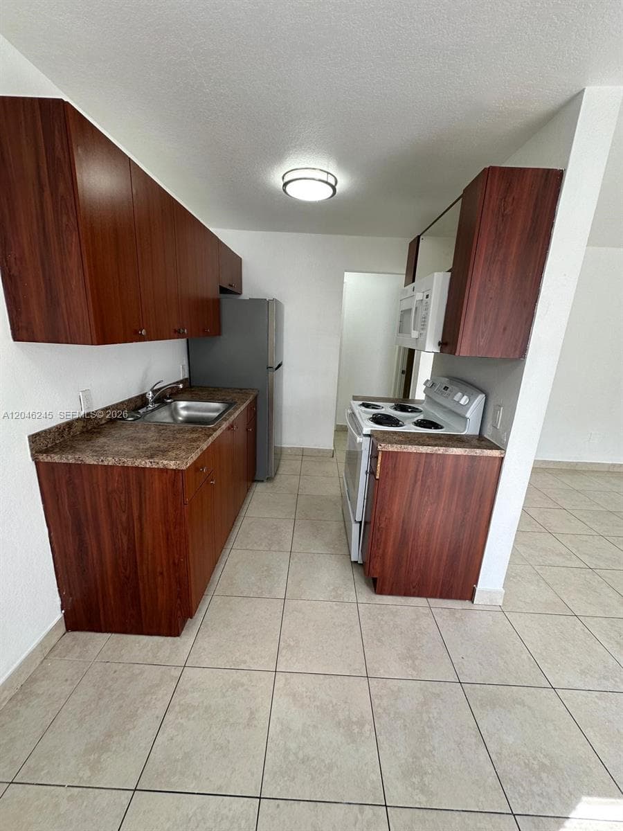 16120 NE 19th Pl # 3, North Miami Beach, FL 33162 photo 5