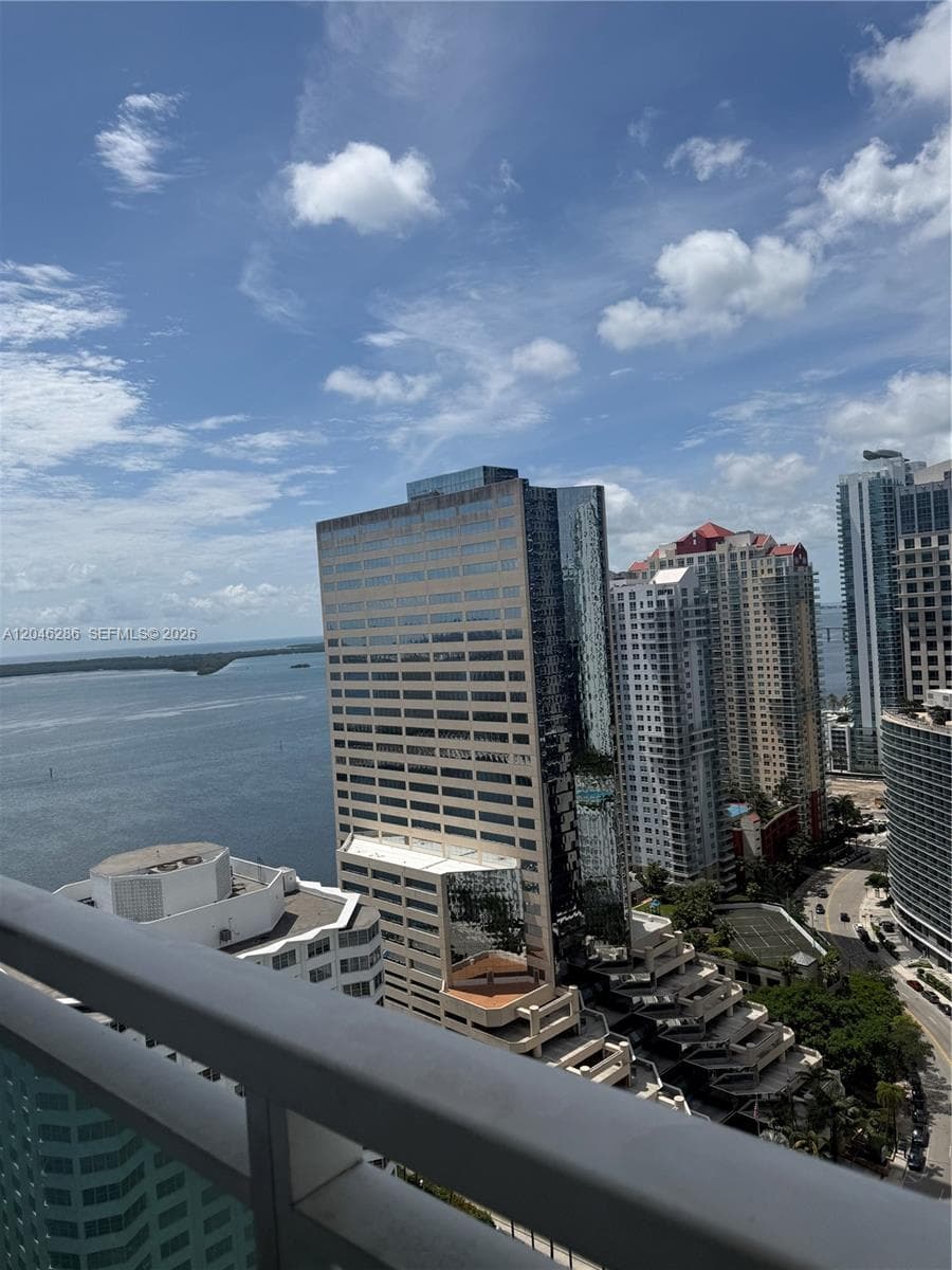 950 Brickell Bay Dr # 2907, Miami, FL 33131