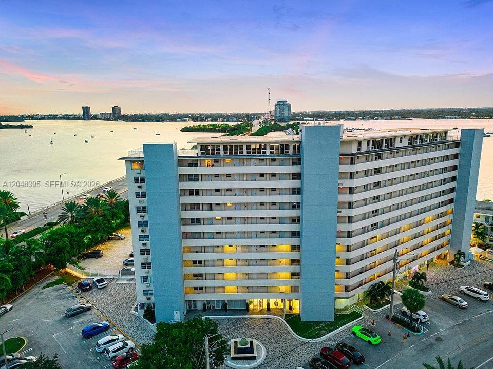 7904 West Dr # 214, North Bay Village, FL 33141