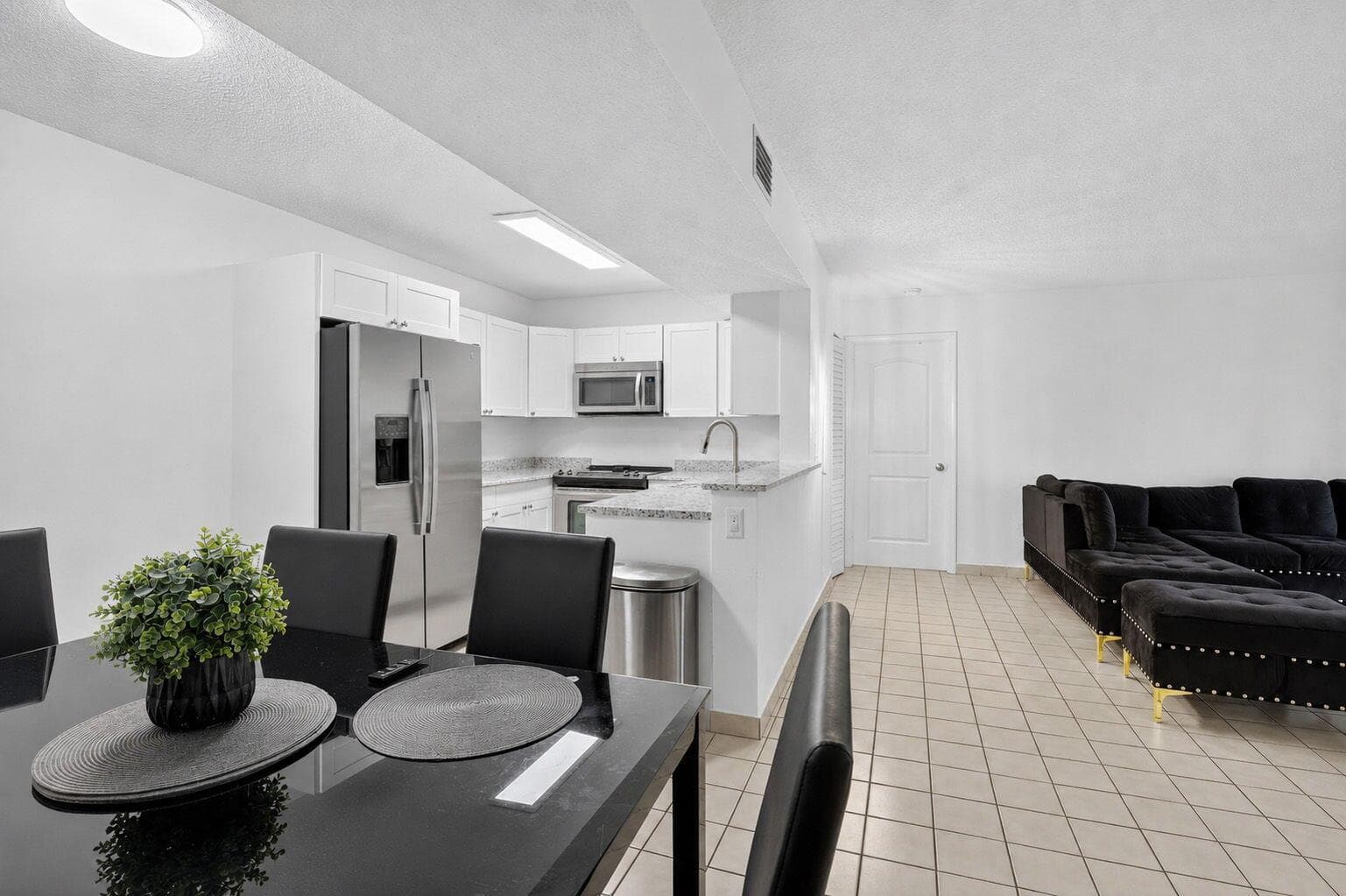 300 Palm Circle W # 106, Pembroke Pines, FL 33025 photo 3