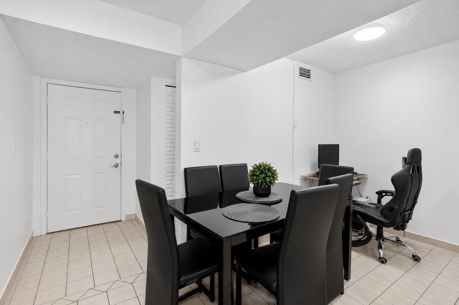 300 Palm Circle W # 106, Pembroke Pines, FL 33025 photo 5